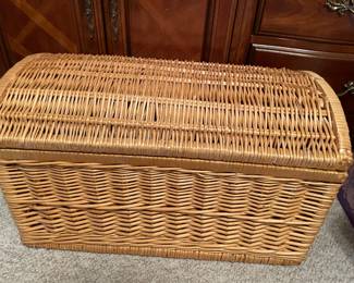 Wicker chest