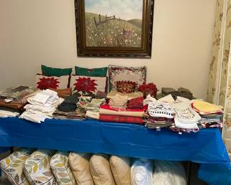 Misc cloth napkins, placemats, pillows