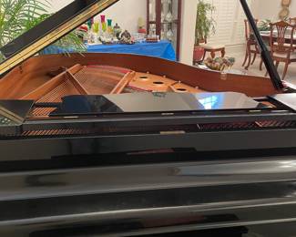 Yamaha baby grand piano C1