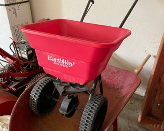 Earthway fertilizer spreader
