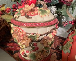 Lefton cookie jar with cardinals