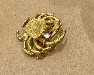 Very nice 14k gold & diamond crab brooch