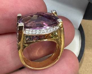 Approx. 1.5 carats of diamonds