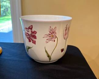 Metropolitan Museum Block Bernarda Tulip Cache Pot 