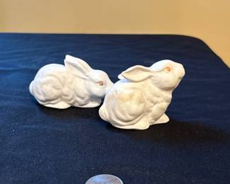 Vintage Artmark Bunny Rabbit Salt and Pepper Shakers 