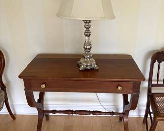 Baker Furniture George III Style Crossbanded Mahogany Drop Leaf Console / Sofa Table 