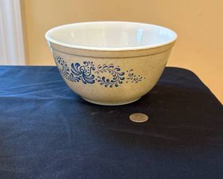 Pyrex Homestead Pattern Mixing Bowl 