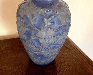Consolidated glass vase