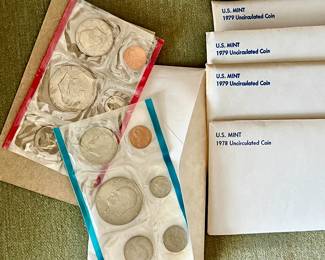 US MINT UNCIRCULATED COIN SETS.