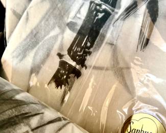 LOVE THESE VINTAGE KOREAN NAPKINS.