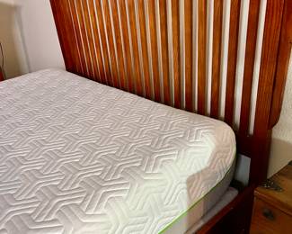 TEMPUR-PEDIC LIKE NEW MATTRESS.