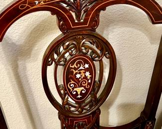 GREAT DETAIL ON THE INLAY.  SO PRETTY!