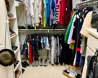 Women's side with contemporary clothing, shoes, and handbags.
Shoe sizes 8.5-9.5 including Tom’s, Lucky Brand, Ugg, et  Clothing sizes mostly S-M&nbsp;Lots of sporty styles such as Lululemon, Athleta, Northface, Prana, Kut, Joe’s, Banana Republic, and much more.