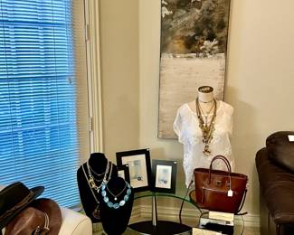 CANTONI MODERN COFFEE TABLE AND ART.