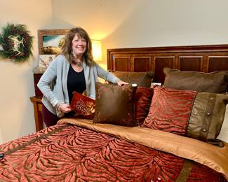 CHRISTI DOES A GREAT JOB WITH OUR LINENS!