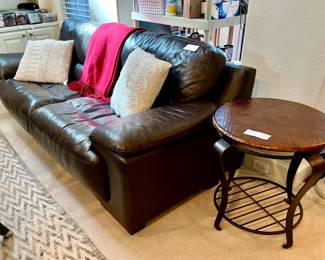 ANOTHER LEATHER SOFA.  LOVE THE COPPER COLORED METAL END TABLES.  WE HAVE 2.