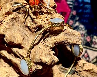 SWAROVSKI CRYSTAL BEE PENDANT ON STERLING AND BEAUTIFUL BRACELET.