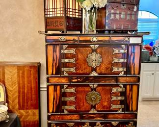 STAND OUT PIECE!  KOREAN TANSU CHEST IN IMMACULATE CONDITION!  