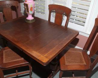 OAK SAMLL DINING /GAME TABLE