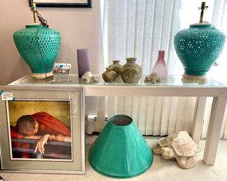 Upholstered console table-Yummy