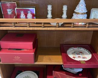 Lenox Christmas Collector plates (boxed)
Lenox Toy Soldier Salt Pepper set (boxed)
Lenox Tea Cup Ornament (boxed)
Boxed Lenox Baking dishes 