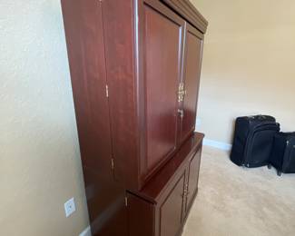 Detail pic, side view 
Sauder Monarch Workcenter 
Measures: 42"wide 22.5"deep 71"tall