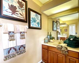 Decorative Towels and coordinating Decor
FRONTGATE and Croscill 