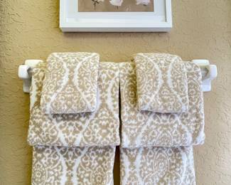 Decorative Croscill Bath Hand Towels 
