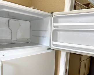 Detail pic, Top Freezer Fridge by Roper 
