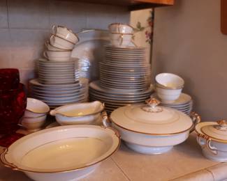 large Noritake Goldcroft Fine China