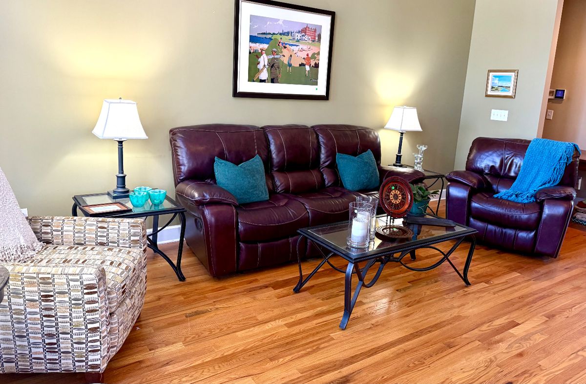 Beautiful matching reclining leather sofa and chair