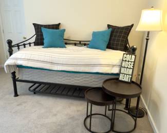 Day bed with trundle