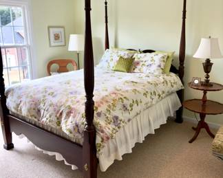 4 poster bed, mattresses and bedding 