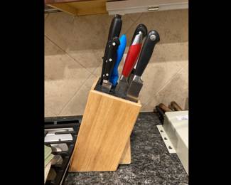 Lot 1048 Knives and Knife Block