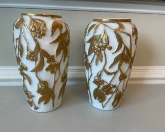 Lot 1148 Vintage Consolidated Glass Milkglass Vases