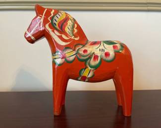 Lot 1067 Vintage Swedish Dala Horse 7 tall
