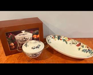 Lot 1362 Lenox Winter Greetings Covered 1 Qrt Warmer with Rack JRM Ceramica Hand Decorated Italian Serving Bowl
