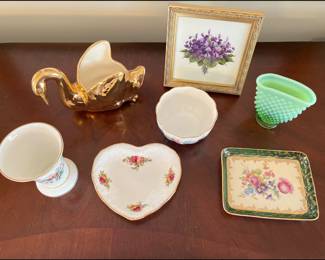Lot 1422 Vintage Porcelain China Fenton Glass