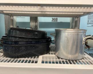 Lot 1360 Vintage Black Enamel Graniteware Roasting Pans Vintage Leyse Toroware 12 QrtAluminum Stock Pot Lidded