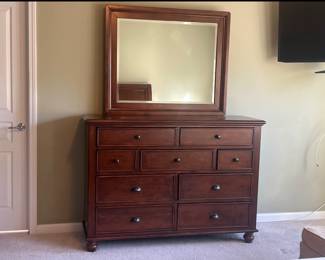 Lot 1013 Wood 9 Drawer Dresser Mirror
