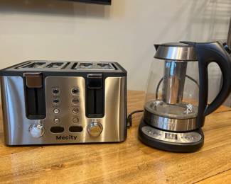 Lot 1172 Mecity 4 Slot Toaster Chefman 1.7 Liter Precision Electric Kettle
