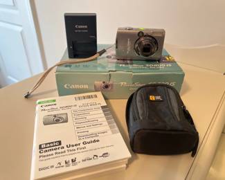 Lot 1033 Canon PowerSot SD880IS Digital Elph Camera