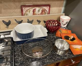 Lot 1320 Rooster Placemats Tile Trivets Baking Dish Misc Serving Pieces