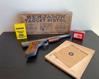 Lot 1424 Vintage Benjamin Target Pistol
