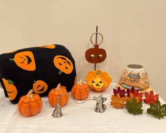 Lot 1405 Fall Pumpkin Decor New England BellsYankee CandleMisc