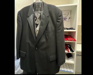Lot 1094 Mens Formal Wear Tuxedos Accessories