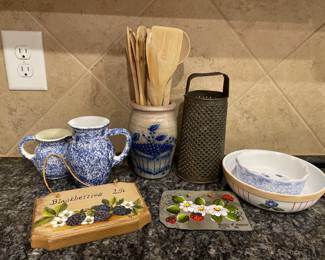 Lot 1120 Kitchen Decor Salmon Falls Stoneware Blueberry Crock Mesa Ceramics Berry Art