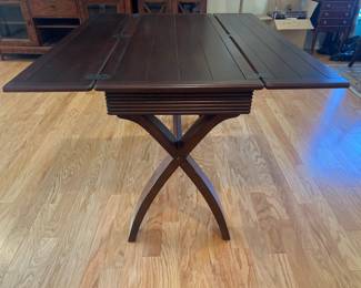 Lot 1041 2 in 1 Console Table expands to Extra Dining Table