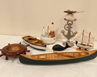 Lot 1260 BoatingSailing Decor Vtg Boat Wheel Ashtray Hand Carved Wood Manta on Coral More