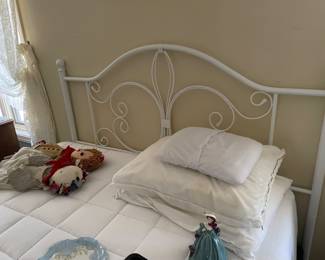 queen adjustable bed - almost new